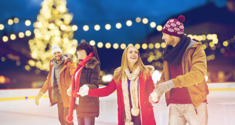 Aktive Pärchen in der Weihnachtszeit