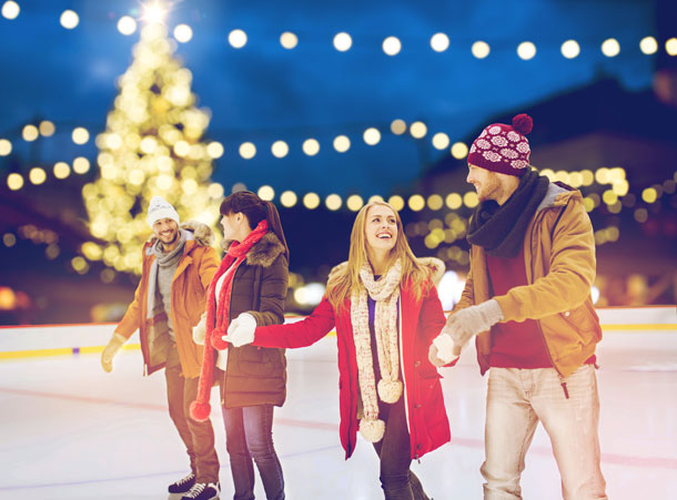 Aktive Pärchen in der Weihnachtszeit