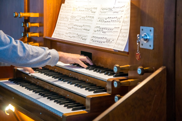 Orgel in der Kirche