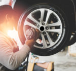 Sicherheit durch den Einbau von Reifendruckkontrollsystemen.