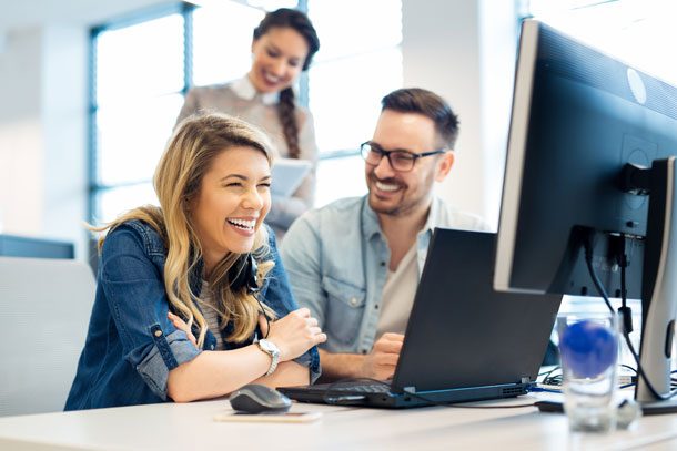 Bei Computerschulungen können Jung und Alt viel lernen.