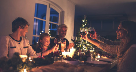 Familie beim Festagsessen