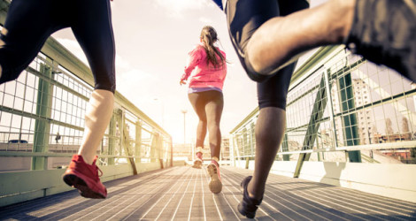 Jogger auf Brücke