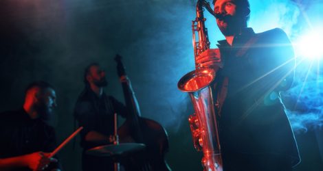 Instrumentenbauer Matthias Rüdiger führt Sie in die Welt des Saxophons ein.