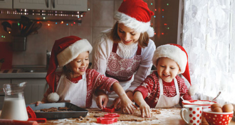 Weihnachtliches Backen in der Küche